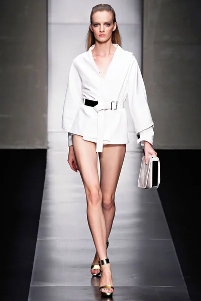 Look 8